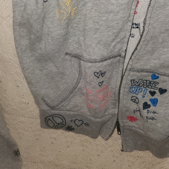 ☆ HTF vintage embroidered vs pink hoodie - Picture 5 of 15